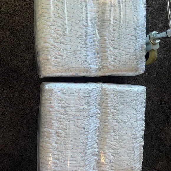 Huggies little snugglers plus size 2 diapers - Picture 2 of 2